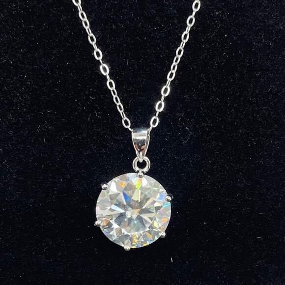 Beautiful 5 Ct Moissanite Diamond Necklace Pendant W/ Chain 18K Finish Brilliant - Picture 1 of 12